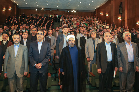 آغاز مراسم نمادین آغاز سال تحصیلی جدید دانشگاه‌ها با حضور روحانی